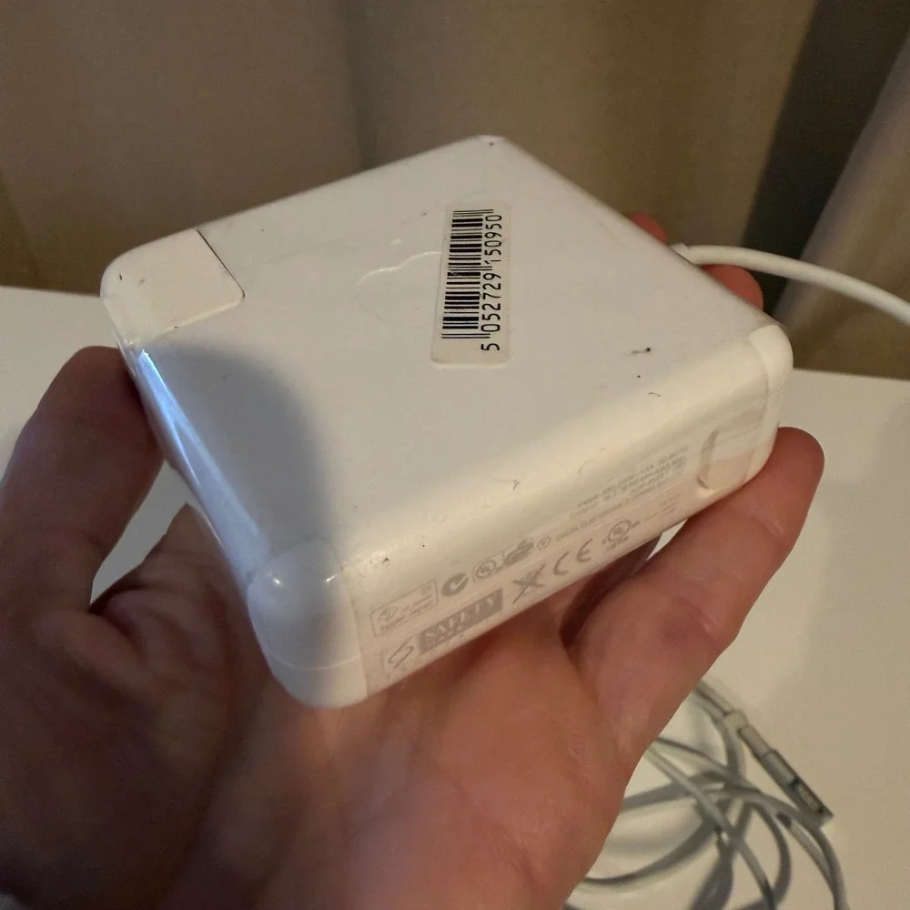 Apple 85W MagSafe Power Adapter MacBook Pro Charger‎ A1343 L-Shape White